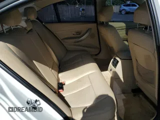 2012 BMW 3 Series 328i z VIN WBA3A5G54CNP16588, wystawiony jako Copart lot #52438505 z przebiegiem 185 499 mil mil oraz Szkoda całkowita • Salvage title. Historia ofert i sprzedaży dostępna na DreamBid. Obrazek 10.