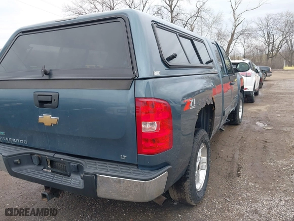 2010 Chevrolet Silverado 1500 LT with VIN 1GCSKSE37AZ193956, listed as a IAAI auction lot 41737357 with 127,762 mi miles. Bid and sale history available at carsss.com. Image 4.