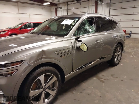 2023 Genesis GV80 z VIN KMUHBDSB4PU130267, wystawiony jako IAAI lot #42495630 z przebiegiem 23 892 mil mil oraz . Historia ofert i sprzedaży dostępna na DreamBid. Obrazek 6.