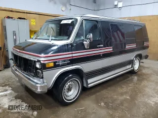 1984 Chevrolet Chevy Van z VIN 1GBEG25HXE7178870, wystawiony jako Copart lot #49771585 z przebiegiem 72 106 mil mil oraz Tytuł czysty. Historia ofert i sprzedaży dostępna na DreamBid. Obrazek 1.