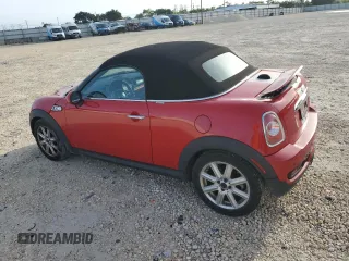 2013 MINI Roadster S z VIN WMWSY3C56DT593875, wystawiony jako Copart lot #74982124 z przebiegiem 64 622 mil mil oraz Szkody całkowita. Historia ofert i sprzedaży dostępna na DreamBid. Obrazek 2.