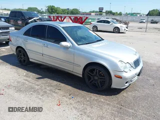 2007 Mercedes-Benz C 280 Luxury z VIN WDBRF92H67F857068, wystawiony jako IAAI lot #42216145 z przebiegiem 183 348 mil mil oraz . Historia ofert i sprzedaży dostępna na DreamBid. Obrazek 1.