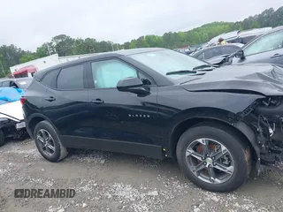 2023 Chevrolet Blazer LT z VIN 3GNKBHR49PS233702, wystawiony jako IAAI lot #42103915 z przebiegiem 40 090 mil mil oraz . Historia ofert i sprzedaży dostępna na DreamBid. Obrazek 12.