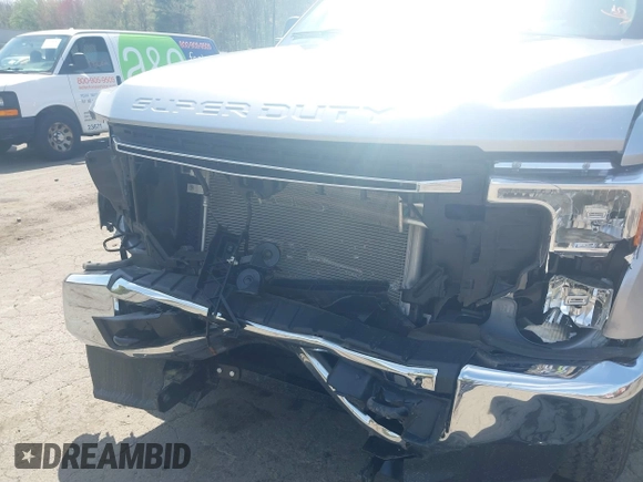 2022 Ford F-250 XL with VIN 1FTBF2B66NEG29082, listed as a IAAI auction lot 42167195 with 22,751 mi miles and . Bid and sale history available at DreamBid. Image 6.