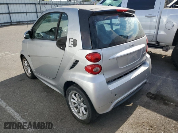 2016 Smart fortwo Passion z VIN WMEEJ9AA5GK844503, wystawiony jako Copart lot #63364244 z przebiegiem Nie podano mil oraz Czysty tytuł • Clean title. Historia ofert i sprzedaży dostępna na DreamBid. Obrazek 2.