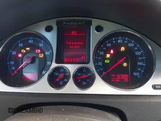 2006 Volkswagen Passat 3.6L V6 z VIN WVWDU73C16P152339, wystawiony jako IAAI lot #42194918 z przebiegiem 167 399 mil mil oraz . Historia ofert i sprzedaży dostępna na DreamBid. Obrazek 7.