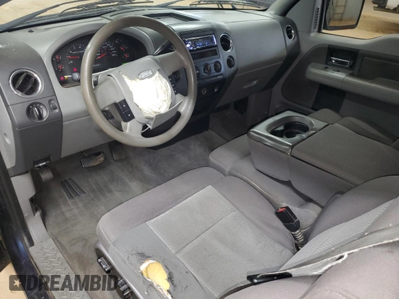 2004 Ford F-150 XL z VIN 1FTPX12504FA24553, wystawiony jako Copart lot #57889795 z przebiegiem 173 689 mil mil oraz Szkoda całkowita • Salvage title. Historia ofert i sprzedaży dostępna na DreamBid. Obrazek 8.