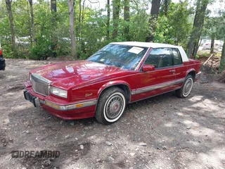 1990 Cadillac Eldorado z VIN 1G6EL1333LU608572, wystawiony jako IAAI lot #42191060 z przebiegiem 105 433 mil mil oraz . Historia ofert i sprzedaży dostępna na DreamBid. Obrazek 2.