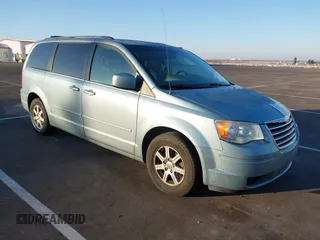 2010 Chrysler Town & Country Touring Plus z VIN 2A4RR8DX1AR481204, wystawiony jako IAAI lot #41375854 z przebiegiem 172 031 mil mil oraz . Historia ofert i sprzedaży dostępna na DreamBid. Obrazek 1.