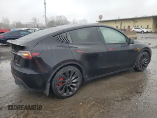 2022 Tesla Model Y Performance z VIN 7SAYGDEF9NF382883, wystawiony jako Copart lot #52028085 z przebiegiem 49 108 mil mil oraz Szkoda całkowita • Salvage title. Historia ofert i sprzedaży dostępna na DreamBid. Obrazek 3.