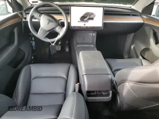 2025 Tesla Model Y Long Range z VIN 7SAYGDEE7SF288570, wystawiony jako Copart lot #48596345 z przebiegiem 4 366 mil mil oraz Szkoda całkowita • Salvage title. Historia ofert i sprzedaży dostępna na DreamBid. Obrazek 8.