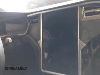 2017 Tesla Model X 90D z VIN 5YJXCAE21HF041207, wystawiony jako IAAI lot #41766065 z przebiegiem Nie podano mil oraz . Historia ofert i sprzedaży dostępna na DreamBid. Obrazek 18.