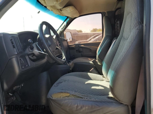 2006 Chevrolet Express Cargo Van with VIN 1GCGG29VX61141682, listed as a Copart auction lot 49008555 with 331,762 mi miles and Salvage Title. Bid and sale history available at carsss.com. Image 7.