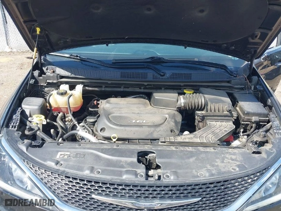 2017 Chrysler Pacifica Limited with VIN 2C4RC1GG5HR812600, listed as a IAAI auction lot 41747528 with 88,810 mi miles. Bid and sale history available at carsss.com. Image 10.
