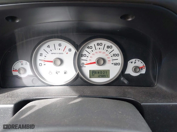 2007 Ford Escape XLT with VIN 1FMYU03127KA07084, listed as a IAAI auction lot 41931906 with 129,897 mi miles. Bid and sale history available at carsss.com. Image 7.