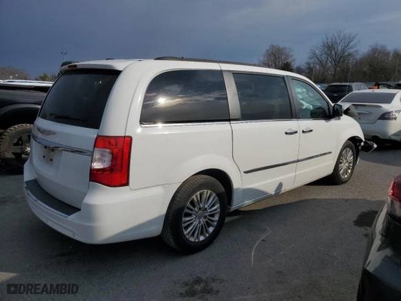 2015 Chrysler Town & Country Touring-L with VIN 2C4RC1CG6FR583685, listed as a Copart auction lot 46886605 with 29,121 mi miles and Salvage Title. Bid and sale history available at carsss.com. Image 3.