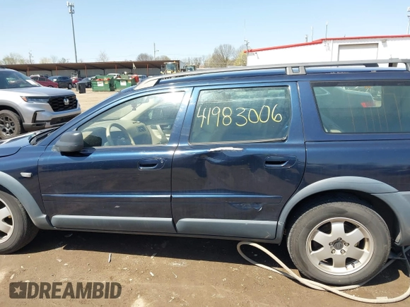 2002 Volvo V70 with VIN YV1SZ58DX21075265, listed as a IAAI auction lot 41983006 with 180,393 mi miles. Bid and sale history available at carsss.com. Image 14.