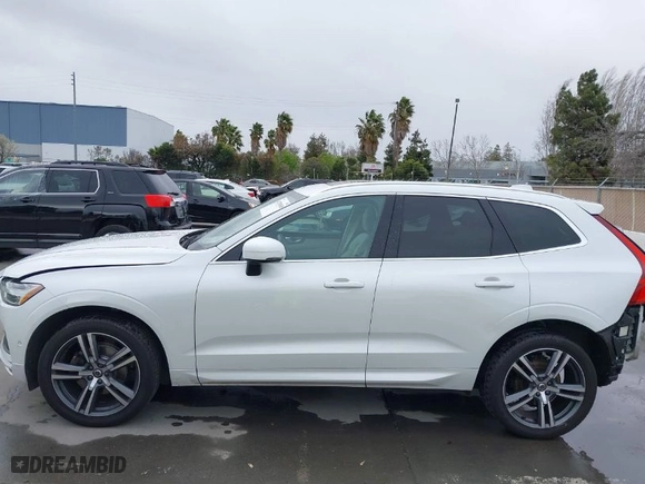 2018 Volvo XC60 Momentum with VIN YV4102RK6J1008472, listed as a IAAI auction lot 41789008 with 64,123 mi miles. Bid and sale history available at carsss.com. Image 14.
