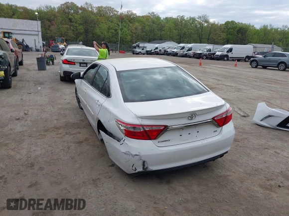 2017 Toyota Camry XLE z VIN 4T1BF1FK4HU323862, wystawiony jako IAAI lot #42066574 z przebiegiem 66 045 mil mil oraz . Historia ofert i sprzedaży dostępna na DreamBid. Obrazek 3.