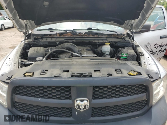 2018 Ram 1500 Tradesman z VIN 3C6JR7DT6JG130036, wystawiony jako Copart lot #59821145 z przebiegiem 140 122 mil mil oraz Czysty tytuł • Clean title. Historia ofert i sprzedaży dostępna na DreamBid. Obrazek 11.