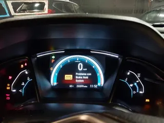 2017 Honda Civic EX z VIN 2HGFC2F71HH511341, wystawiony jako IAAI lot #42250759 z przebiegiem 252 099 mil mil oraz . Historia ofert i sprzedaży dostępna na DreamBid. Obrazek 7.