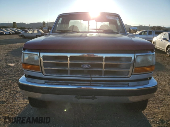 1992 Ford F-250 with VIN 1FTHX26M2NKB70294, listed as a Copart auction lot 42236995 with 223,001 mi miles and Clean Title. Bid and sale history available at carsss.com. Image 5.