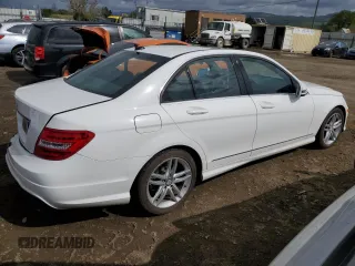 2013 Mercedes-Benz C 250 Sport с VIN WDDGF4HB7DA741925, выставлен на аукционе Copart как лот 51016215 с пробегом 104 059 миль миль и Списание • Salvage title. История ставок и продаж доступна на DreamBid. Изображение 3.