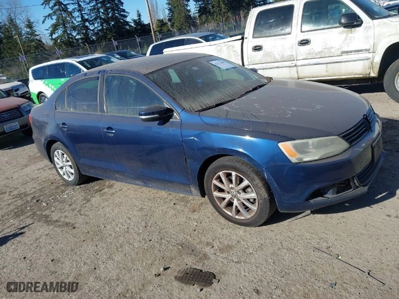 2011 Volkswagen Jetta Sedan SE w/Convenience & Sunroof with VIN 3VWDX7AJ3BM321590, listed as a IAAI auction lot 41573649 with NaN miles. Bid and sale history available at carsss.com. Image 1.