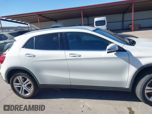 2015 Mercedes-Benz GLA 250 z VIN WDCTG4EB7FJ140389, wystawiony jako IAAI lot #40752551 z przebiegiem 49 294 mil mil oraz . Historia ofert i sprzedaży dostępna na DreamBid. Obrazek 13.