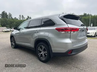 2019 Toyota Highlander LE with VIN 5TDBZRFH9KS945111, listed as a IAAI auction lot 42727416 with 179,416 mi miles and . Bid and sale history available at DreamBid. Image 3.