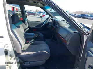 1996 Jeep Grand Cherokee Laredo z VIN 1J4GZ58Y5TC186403, wystawiony jako IAAI lot #41562270 z przebiegiem 205 797 mil mil oraz . Historia ofert i sprzedaży dostępna na DreamBid. Obrazek 5.