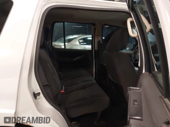 2010 Ford Explorer XLT with VIN 1FMEU6DE8AUA26953, listed as a IAAI auction lot 42169243 with 151,302 mi miles. Bid and sale history available at carsss.com. Image 8.