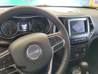 2021 Jeep Cherokee Latitude Plus z VIN 1C4PJLLB5MD223983, wystawiony jako IAAI lot #42741294 z przebiegiem 49 704 mil mil oraz . Historia ofert i sprzedaży dostępna na DreamBid. Obrazek 15.