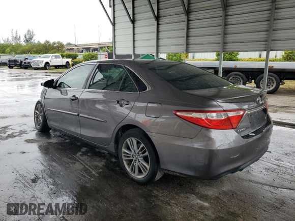 2015 Toyota Camry XLE z VIN 4T1BF1FKXFU002986, wystawiony jako Copart lot #56535815 z przebiegiem 163 382 mil mil oraz Szkoda całkowita • Salvage title. Historia ofert i sprzedaży dostępna na DreamBid. Obrazek 2.