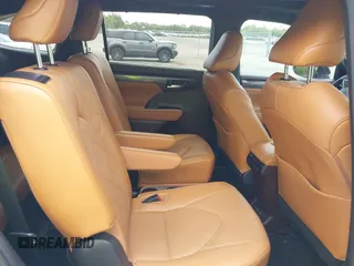 2022 Toyota Highlander Platinum z VIN 5TDFZRBHXNS175366, wystawiony jako IAAI lot #42149787 z przebiegiem 32 235 mil mil oraz . Historia ofert i sprzedaży dostępna na DreamBid. Obrazek 8.