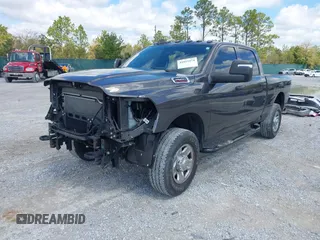 2023 Ram 2500 Tradesman z VIN 3C6UR5CJ9PG503984, wystawiony jako IAAI lot #41855474 z przebiegiem 47 131 mil mil oraz . Historia ofert i sprzedaży dostępna na DreamBid. Obrazek 18.