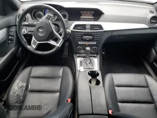 2014 Mercedes-Benz C 250 Sport z VIN WDDGF4HB7EA936280, wystawiony jako Copart lot #62165085 z przebiegiem 121 498 mil mil oraz Czysty tytuł • Clean title. Historia ofert i sprzedaży dostępna na DreamBid. Obrazek 8.