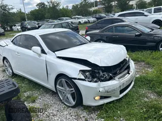 2010 Lexus IS 250 C z VIN JTHFF2C21A2511092, wystawiony jako Copart lot #59193075 z przebiegiem 192 550 mil mil oraz Czysty tytuł • Clean title. Historia ofert i sprzedaży dostępna na DreamBid. Obrazek 1.
