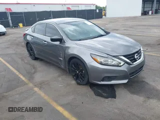 2017 Nissan Altima S z VIN 1N4AL3AP2HC283011, wystawiony jako IAAI lot #42006301 z przebiegiem 108 833 mil mil oraz . Historia ofert i sprzedaży dostępna na DreamBid. Obrazek 1.