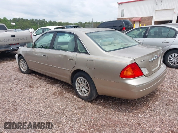 2000 Toyota Avalon XL with VIN 4T1BF28B4YU003928, listed as a IAAI auction lot 42047894 with 303,179 mi miles and . Bid and sale history available at DreamBid. Image 3.
