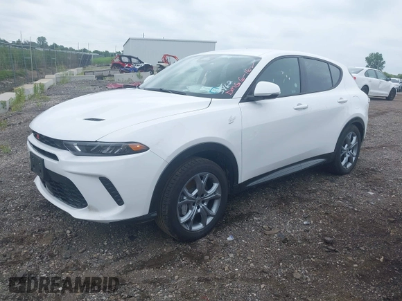 2024 Dodge Hornet R/T with VIN ZACPDFCW8R3A33462, listed as a IAAI auction lot 42623447 with 19,731 mi miles and . Bid and sale history available at DreamBid. Image 2.