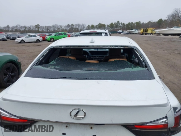 2015 Lexus GS with VIN JTHCE1BLXFA011889, listed as a IAAI auction lot 41836515 with Not Provided miles. Bid and sale history available at carsss.com. Image 18.