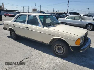 1982 Mercedes-Benz 300 with VIN WDBAB33A5CB001849, listed as a Copart auction lot 72214714 with 202,259 mi miles and Salvage Title. Bid and sale history available at carsss.com. Image 4.