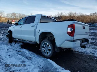 2019 Toyota Tundra SR5 z VIN 5TFAY5F12KX828829, wystawiony jako Copart lot #44032935 z przebiegiem Nie podano mil oraz Szkoda całkowita • Salvage title. Historia ofert i sprzedaży dostępna na DreamBid. Obrazek 2.