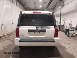 2010 Jeep Commander Sport z VIN 1J4RG4GK7AC132121, wystawiony jako IAAI lot #41187854 z przebiegiem 155 413 mil mil oraz . Historia ofert i sprzedaży dostępna na DreamBid. Obrazek 17.