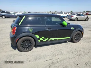 2018 MINI Hardtop Cooper with VIN WMWXP5C54J2G64015, listed as a Copart auction lot 61866865 with 32,927 mi miles and Salvage title. Bid and sale history available at DreamBid. Image 3.