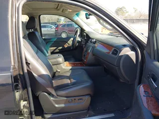 2008 Chevrolet Avalanche LS with VIN 3GNFK12308G224448, listed as a IAAI auction lot 41477612 with 208,365 mi miles. Bid and sale history available at carsss.com. Image 5.