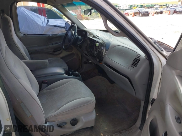 1998 Ford F-150 z VIN 1FTZX1767WKA55769, wystawiony jako IAAI lot #42374991 z przebiegiem 147 500 mil mil oraz . Historia ofert i sprzedaży dostępna na DreamBid. Obrazek 5.