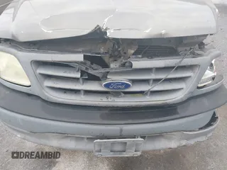 2004 Ford F-150 XL с VIN 2FTRF172X4CA89139, выставлен на аукционе IAAI как лот 42038181 с пробегом Не указан миль и . История ставок и продаж доступна на DreamBid. Изображение 18.
