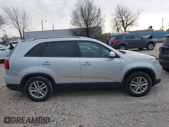 2015 Kia Sorento LX with VIN 5XYKTCA60FG639261, listed as a IAAI auction lot 41255907 with 133,665 mi miles and . Bid and sale history available at DreamBid. Image 13.